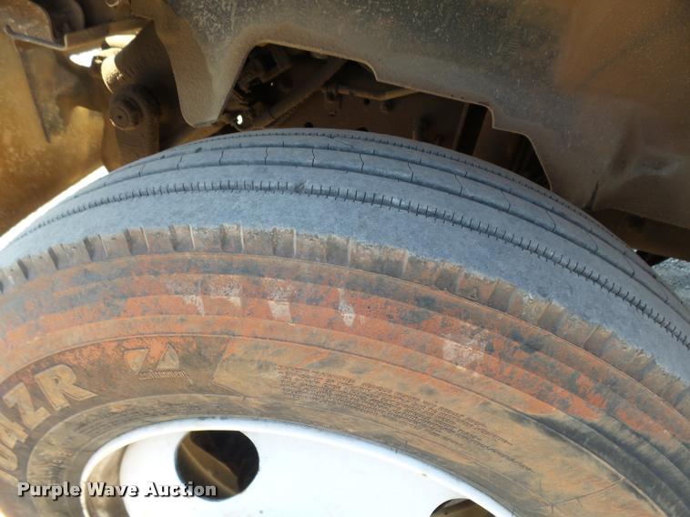 image for item DB0072 2002 Chevrolet C6500 service truck with crane