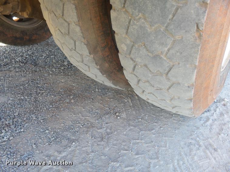 image for item DB0072 2002 Chevrolet C6500 service truck with crane