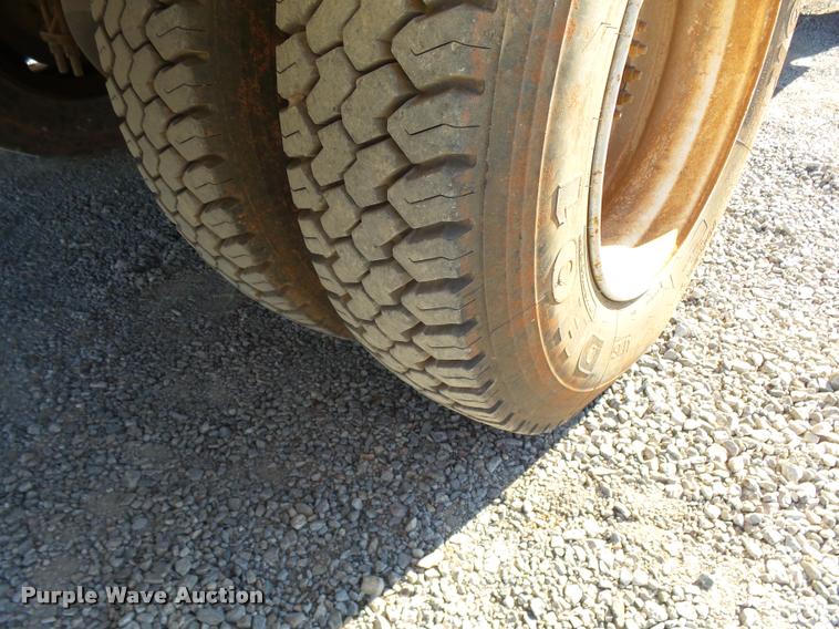 image for item DB0072 2002 Chevrolet C6500 service truck with crane