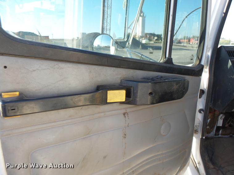 image for item DB0073 2001 Freightliner FL60 service truck with crane