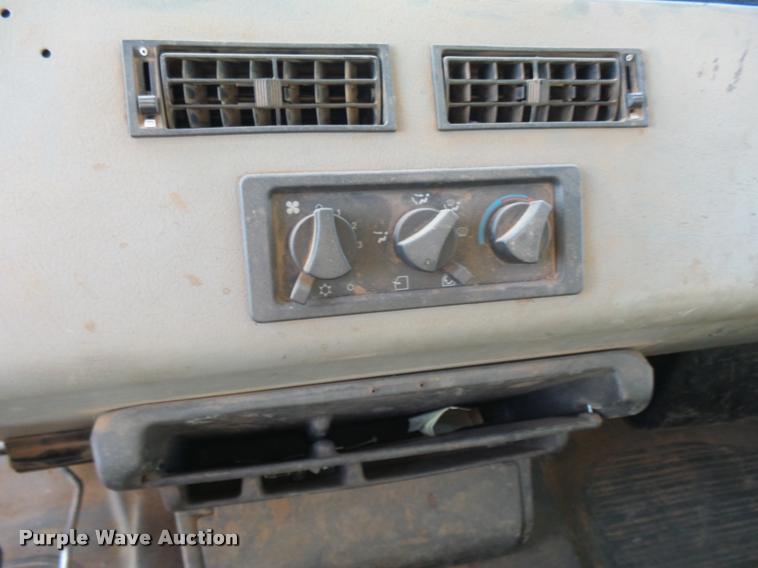 image for item DB0073 2001 Freightliner FL60 service truck with crane