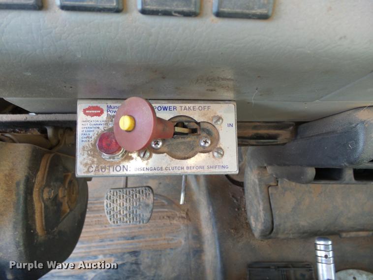 image for item DB0073 2001 Freightliner FL60 service truck with crane