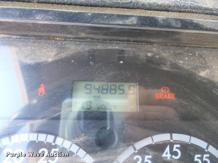 image for item DB0073 2001 Freightliner FL60 service truck with crane