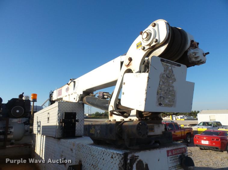 image for item DB0073 2001 Freightliner FL60 service truck with crane