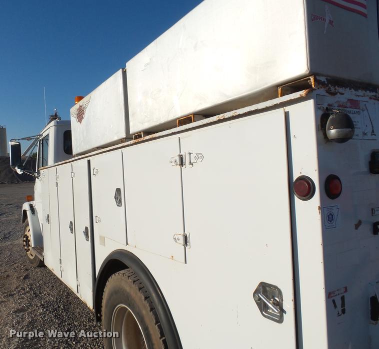 image for item DB0073 2001 Freightliner FL60 service truck with crane