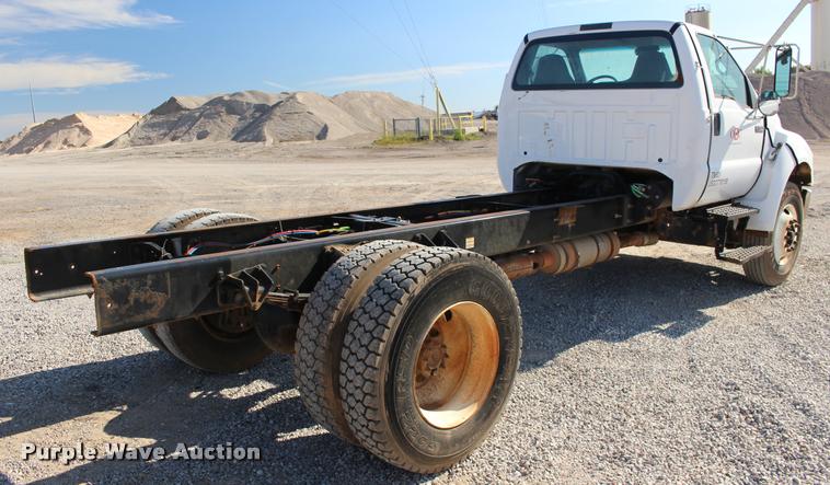 image for item DB0075 2010 Ford F750 Super Duty XL truck cab and chassis