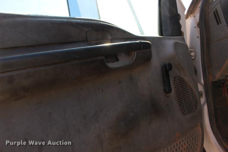 image for item DB0075 2010 Ford F750 Super Duty XL truck cab and chassis