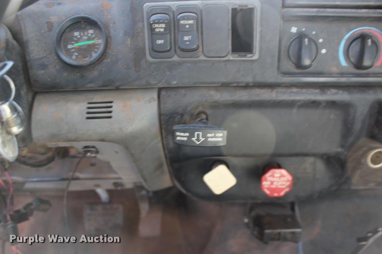 image for item DB0075 2010 Ford F750 Super Duty XL truck cab and chassis