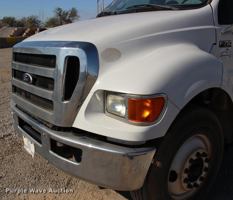 image for item DB0075 2010 Ford F750 Super Duty XL truck cab and chassis