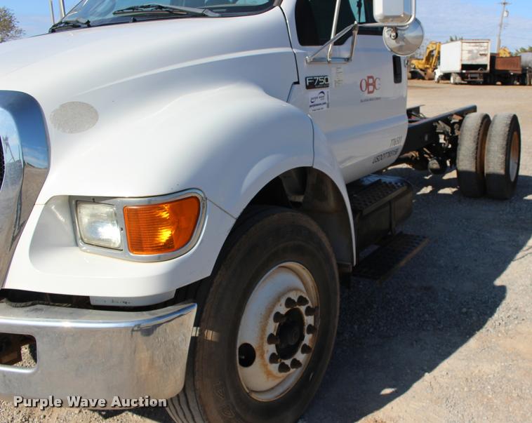 image for item DB0075 2010 Ford F750 Super Duty XL truck cab and chassis