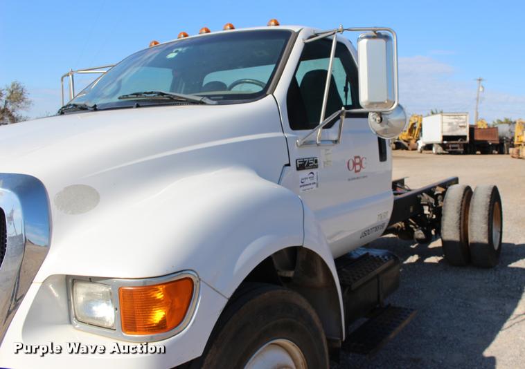 image for item DB0075 2010 Ford F750 Super Duty XL truck cab and chassis