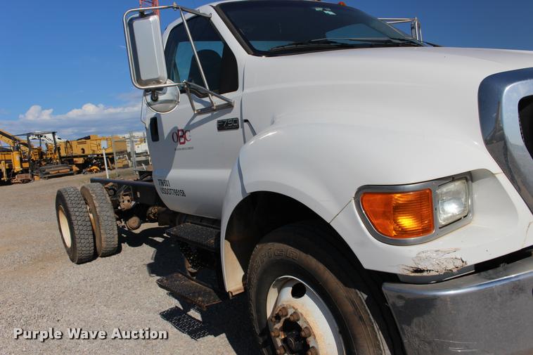 image for item DB0075 2010 Ford F750 Super Duty XL truck cab and chassis