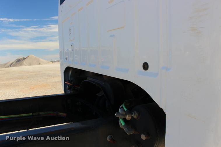 image for item DB0075 2010 Ford F750 Super Duty XL truck cab and chassis