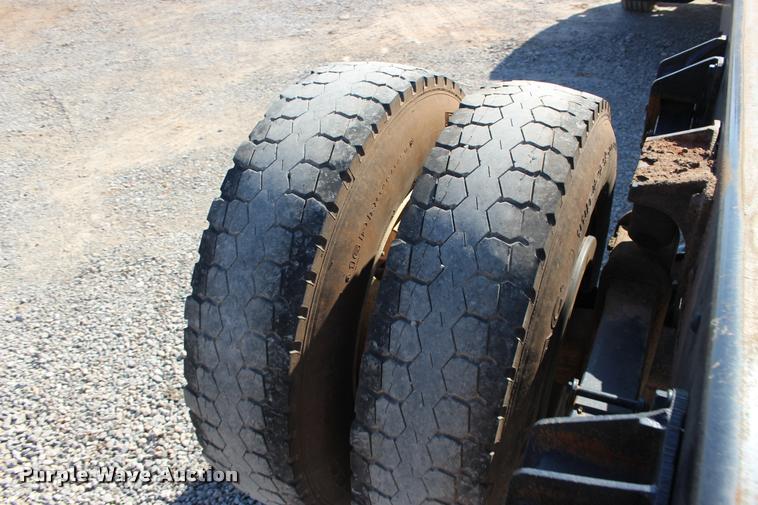 image for item DB0075 2010 Ford F750 Super Duty XL truck cab and chassis