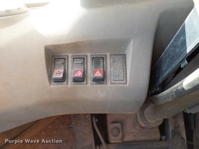 image for item DB0080 2003 Volvo L70E wheel loader