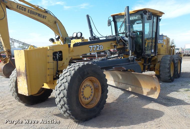 image for item DB0081 2007 John Deere 772D motor grader