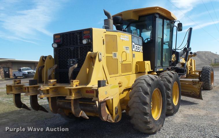 image for item DB0081 2007 John Deere 772D motor grader