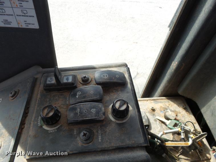 image for item DB0081 2007 John Deere 772D motor grader