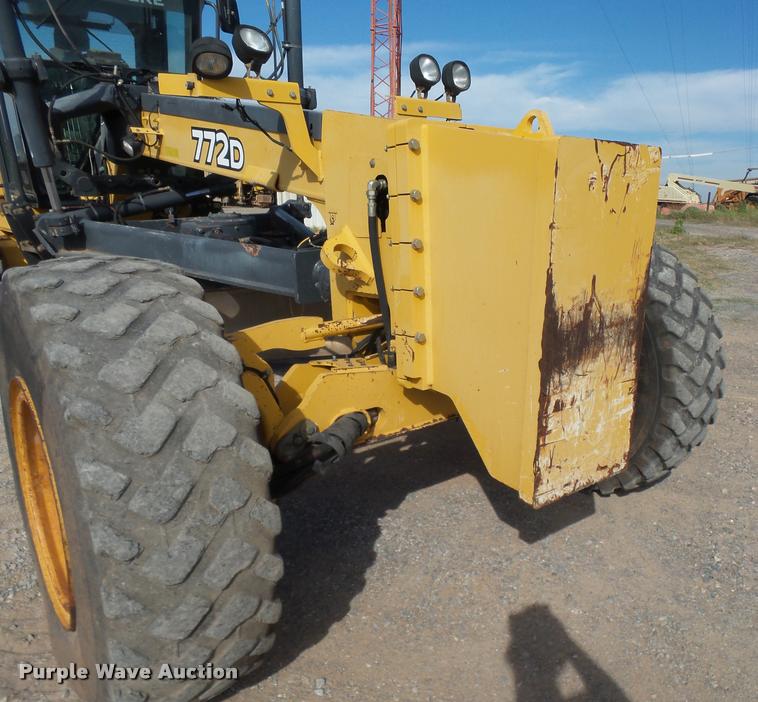 image for item DB0081 2007 John Deere 772D motor grader