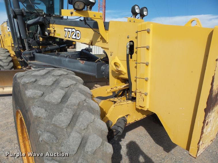 image for item DB0081 2007 John Deere 772D motor grader