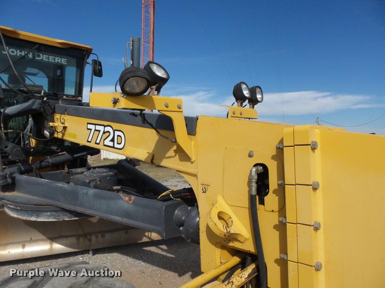 image for item DB0081 2007 John Deere 772D motor grader