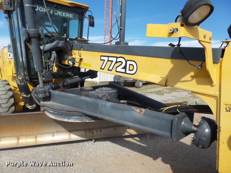 image for item DB0081 2007 John Deere 772D motor grader