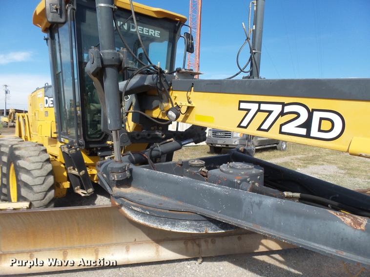 image for item DB0081 2007 John Deere 772D motor grader