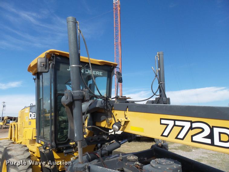 image for item DB0081 2007 John Deere 772D motor grader