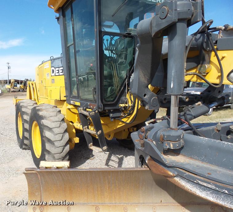 image for item DB0081 2007 John Deere 772D motor grader