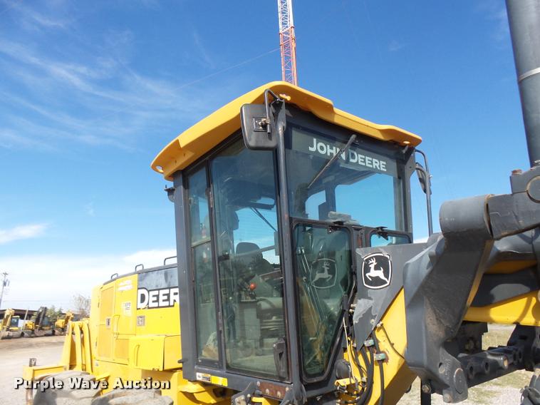 image for item DB0081 2007 John Deere 772D motor grader