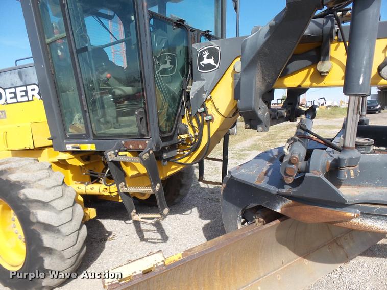 image for item DB0081 2007 John Deere 772D motor grader