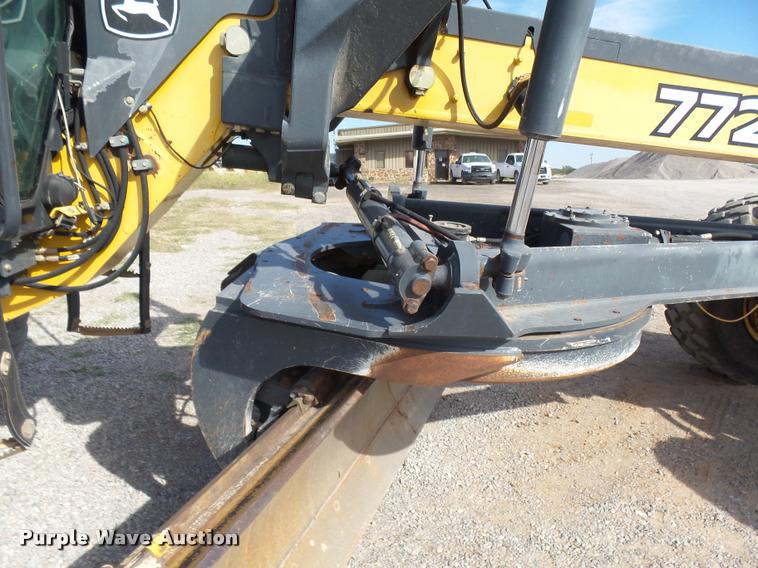 image for item DB0081 2007 John Deere 772D motor grader