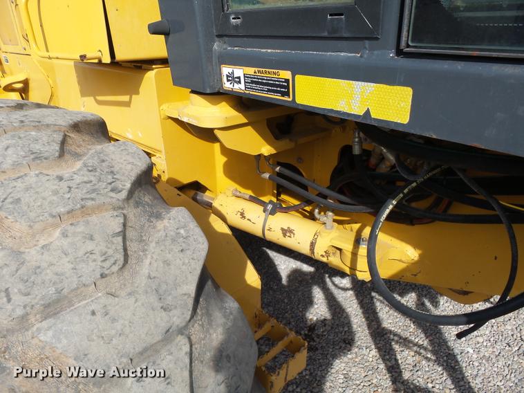 image for item DB0081 2007 John Deere 772D motor grader