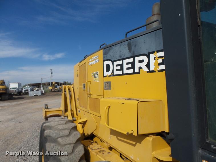 image for item DB0081 2007 John Deere 772D motor grader
