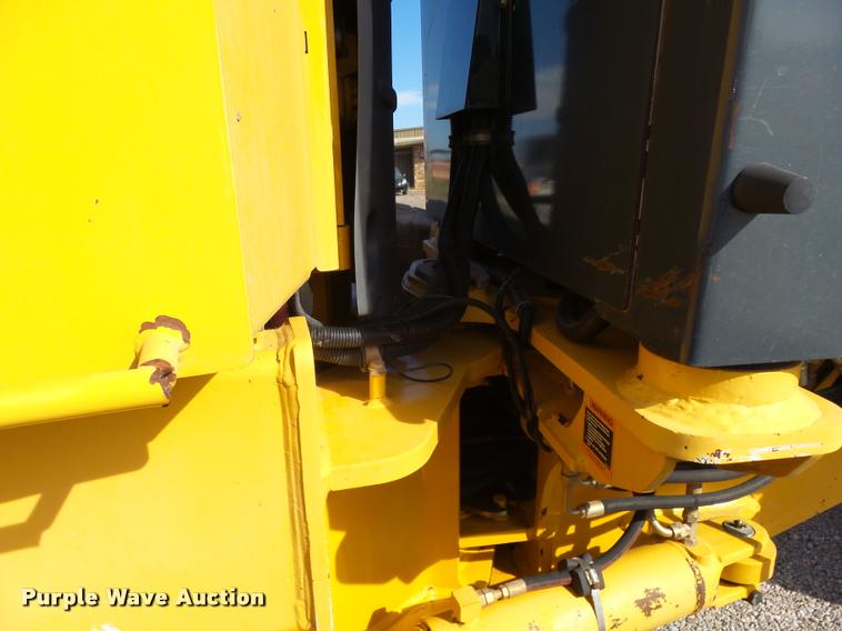 image for item DB0081 2007 John Deere 772D motor grader