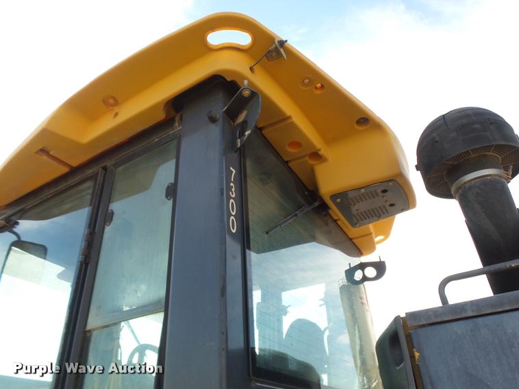 image for item DB0081 2007 John Deere 772D motor grader