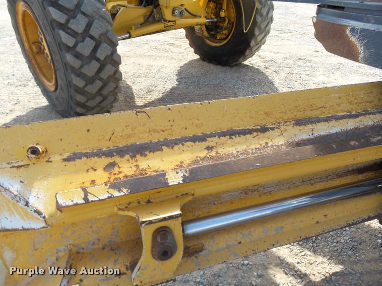 image for item DB0081 2007 John Deere 772D motor grader