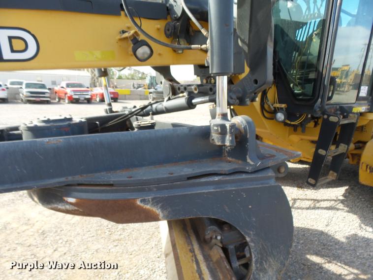 image for item DB0081 2007 John Deere 772D motor grader