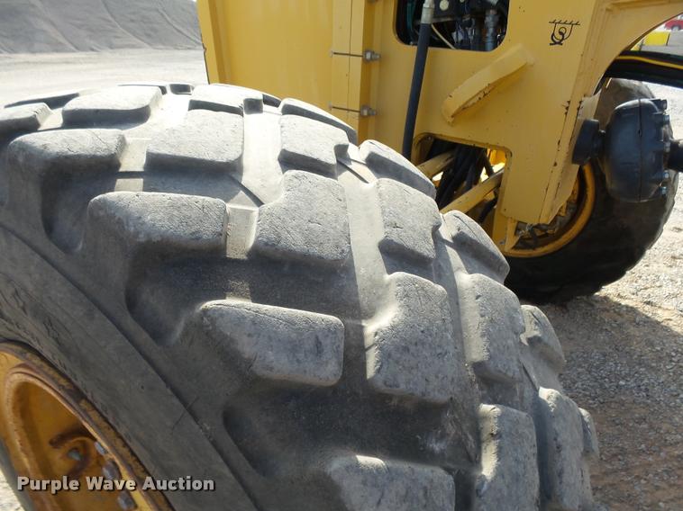 image for item DB0081 2007 John Deere 772D motor grader