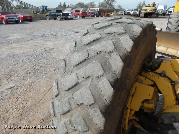 image for item DB0081 2007 John Deere 772D motor grader