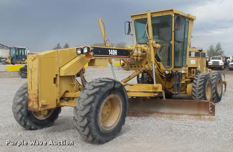 image for item DB0082 2002 Caterpillar 140H VHP motor grader