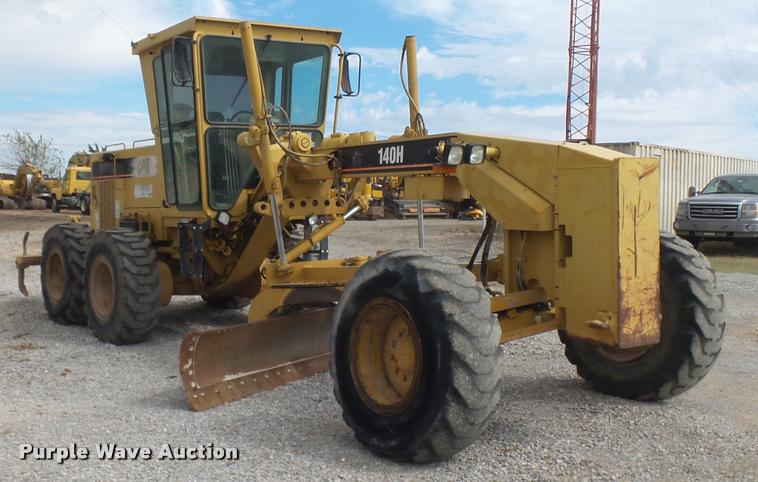 image for item DB0082 2002 Caterpillar 140H VHP motor grader