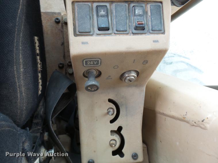 image for item DB0082 2002 Caterpillar 140H VHP motor grader