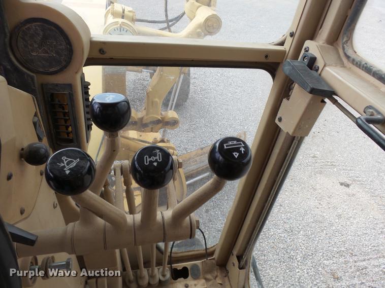 image for item DB0082 2002 Caterpillar 140H VHP motor grader