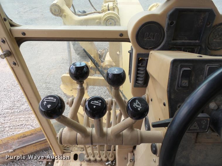 image for item DB0082 2002 Caterpillar 140H VHP motor grader