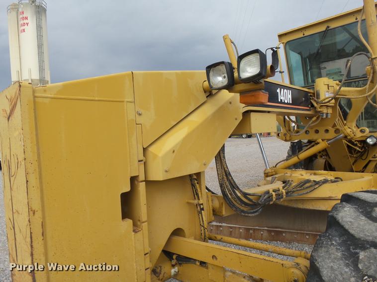 image for item DB0082 2002 Caterpillar 140H VHP motor grader