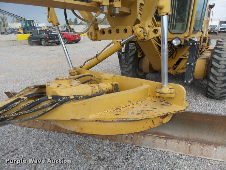 image for item DB0082 2002 Caterpillar 140H VHP motor grader