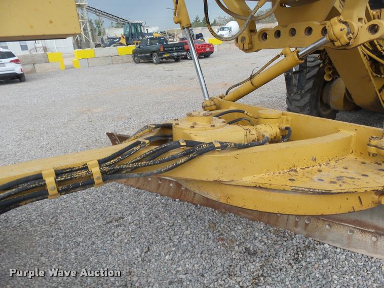 image for item DB0082 2002 Caterpillar 140H VHP motor grader