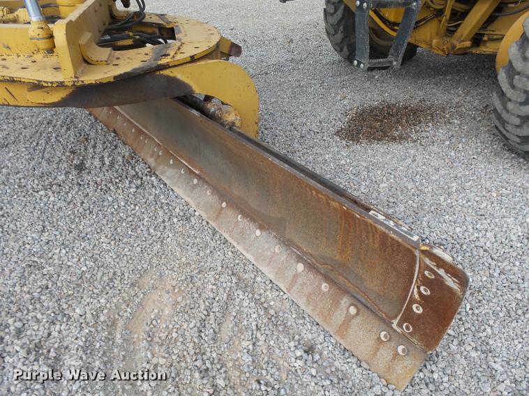 image for item DB0082 2002 Caterpillar 140H VHP motor grader