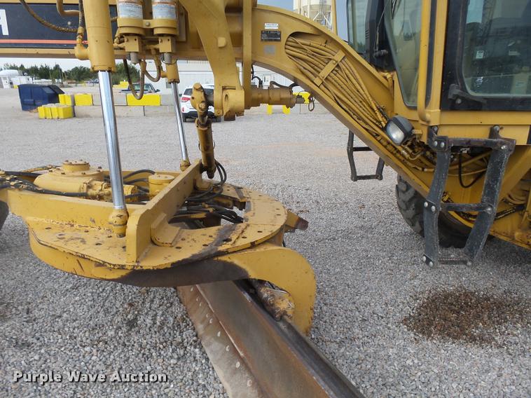 image for item DB0082 2002 Caterpillar 140H VHP motor grader